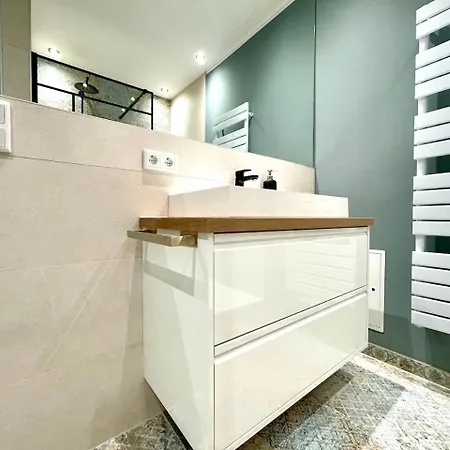 Premium Penthouse W46 - Elbnah, Hochwertig, Zentral, 3 Schlafzimmer! Apartamento